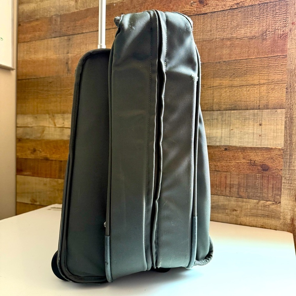 VTG 2241M3 Tumi Alpha 2 Wheeled Large Garment/Suitcase Travel Bag - Picture 5 of 16